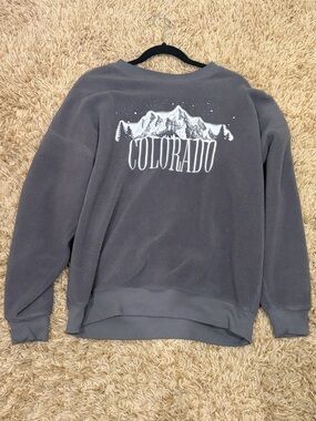 Forever 21 Gray Colorado Mountain Graphic Crewneck Sweater